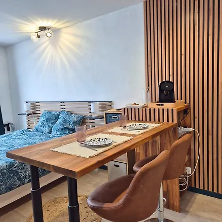 Serenite - Spacieux - Vue - Equipe דירה לורדה